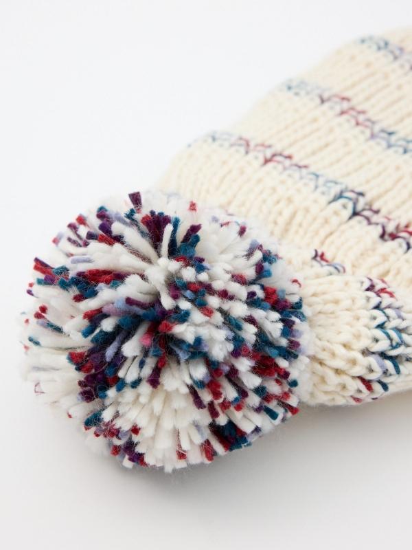 In Side Gorro Blanco Con Rayas Multicolor