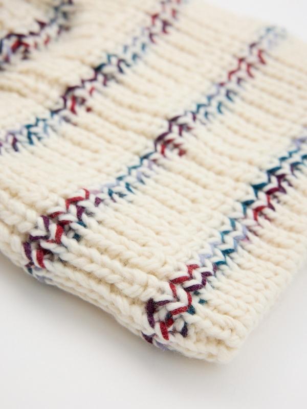 In Side Gorro Blanco Con Rayas Multicolor