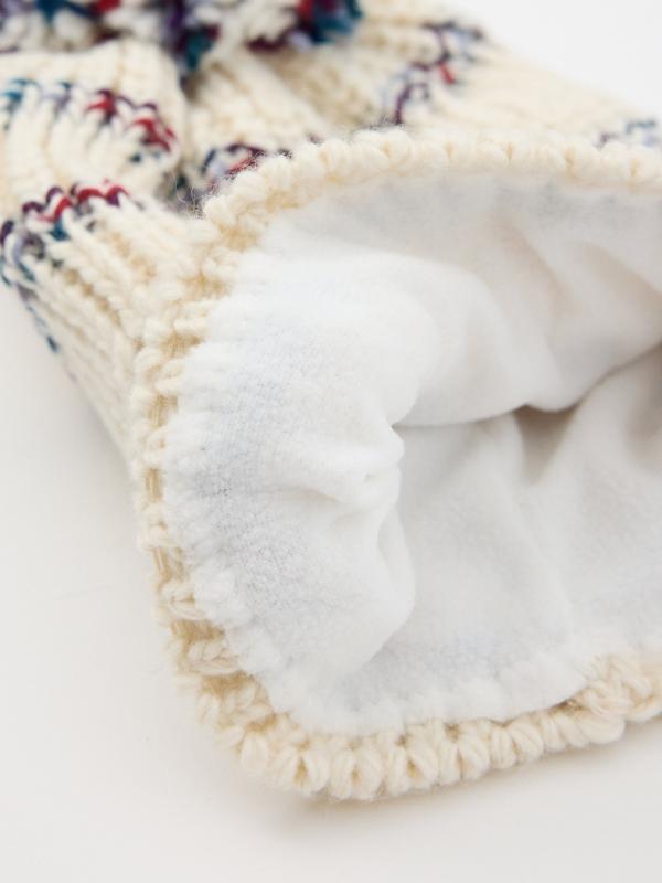 In Side Gorro Blanco Con Rayas Multicolor