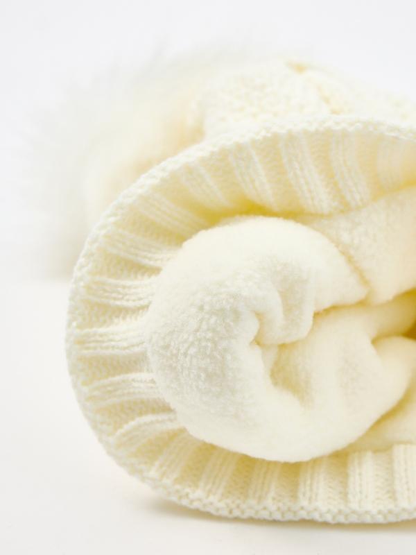 In Side Gorro Blanco De Punto De Arroz