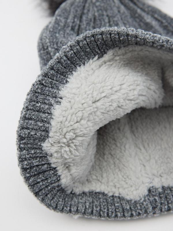 In Side Gorro Chenilla Gris Ocuro