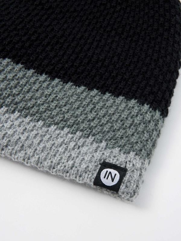 In Side Gorro Negro