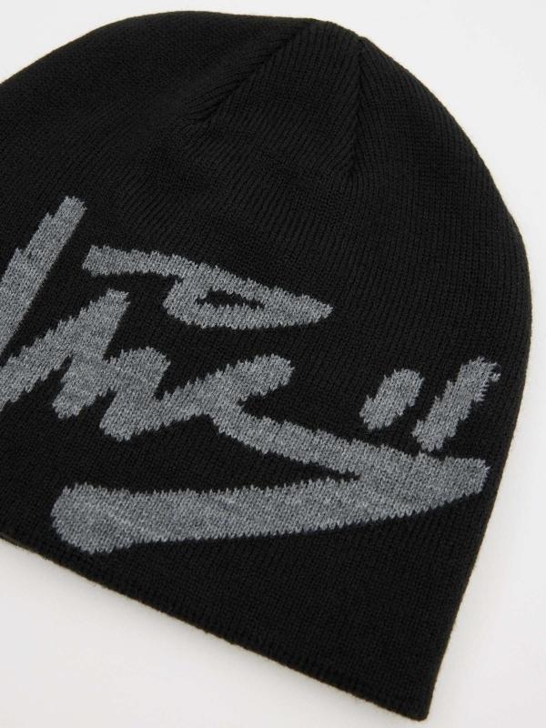 In Side Gorro Negro Con Grafitti