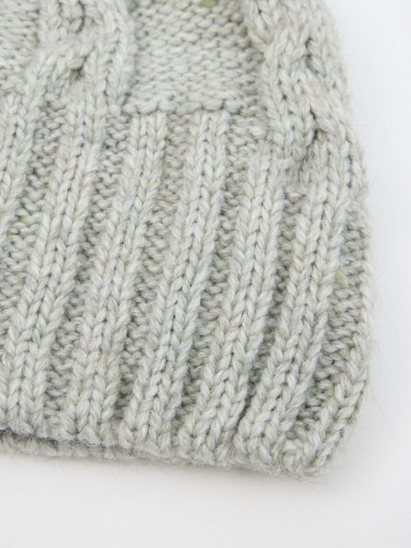 In Side Gorro Trenzado Gris
