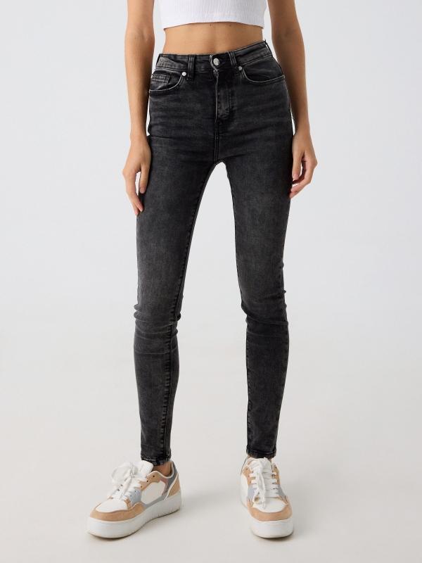 In Side Jeans Skinny Tiro Alto Negro Lavado