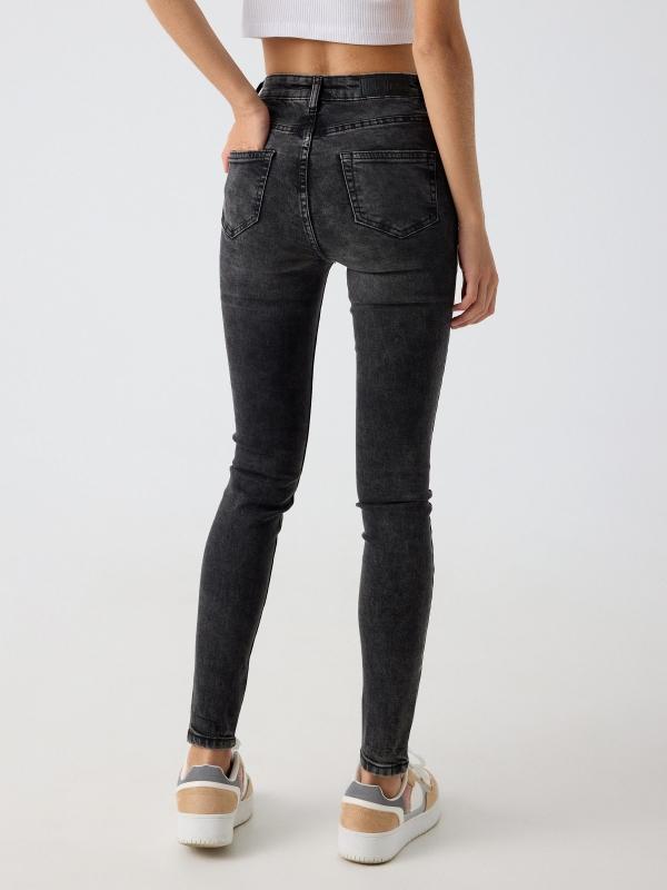 In Side Jeans Skinny Tiro Alto Negro Lavado