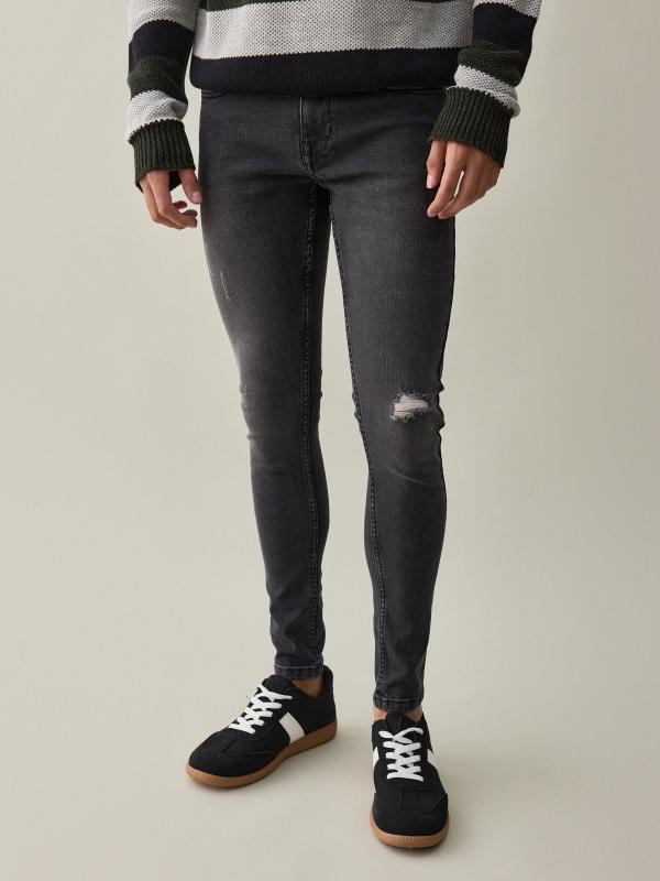 In Side Jeans Super Skinny Negros Con Roto
