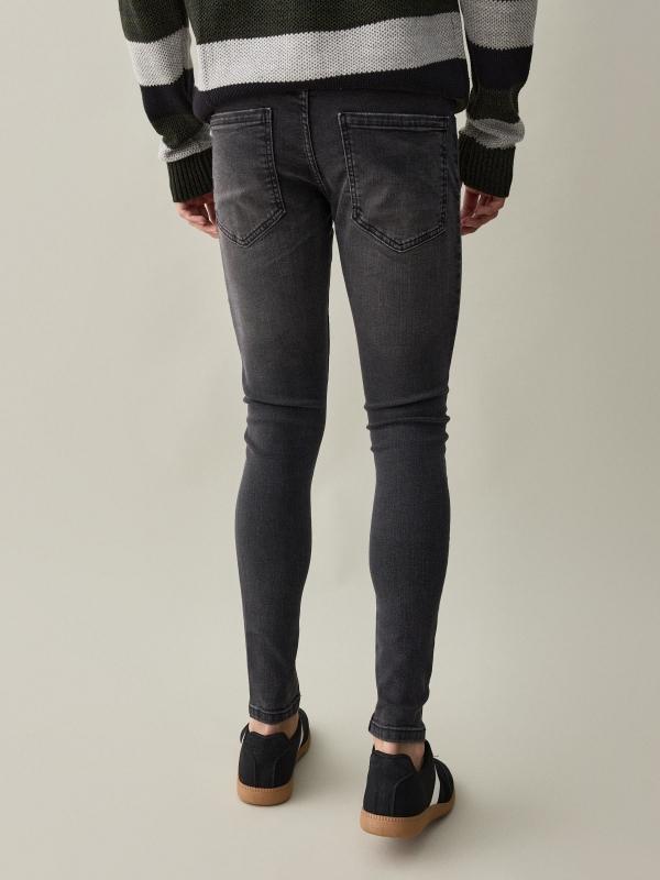 In Side Jeans Super Skinny Negros Con Roto