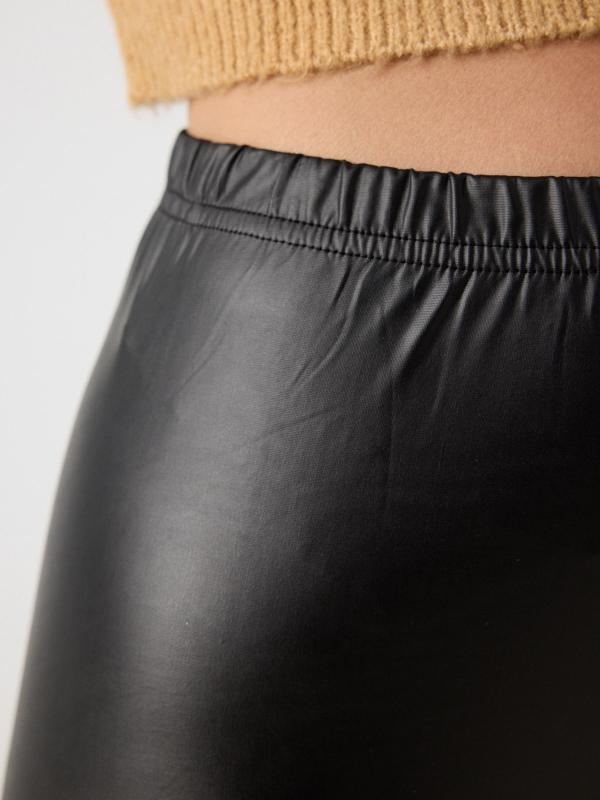 In Side Legging Efecto Piel Negros