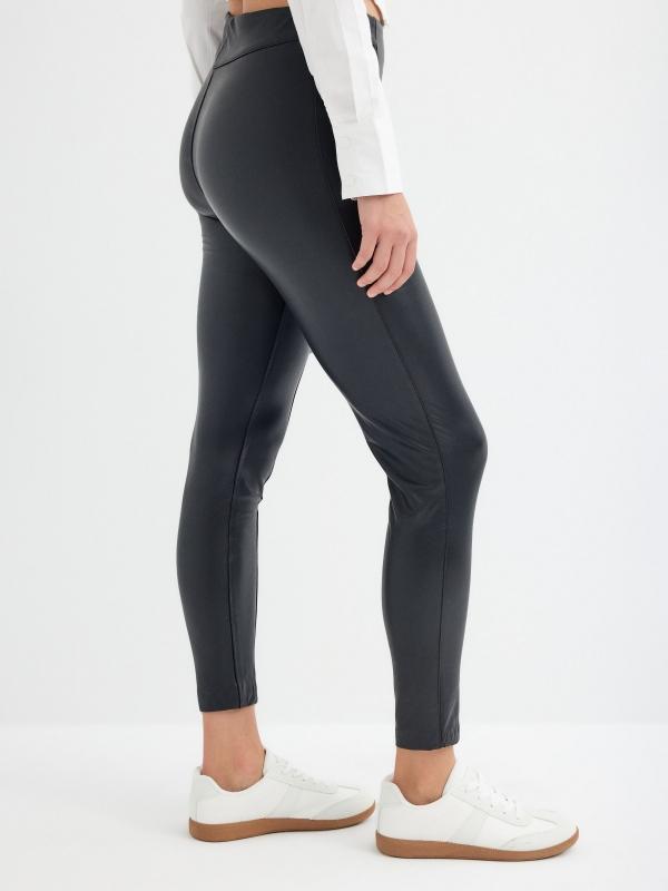 In Side Legging Tiro Alto Efecto Piel