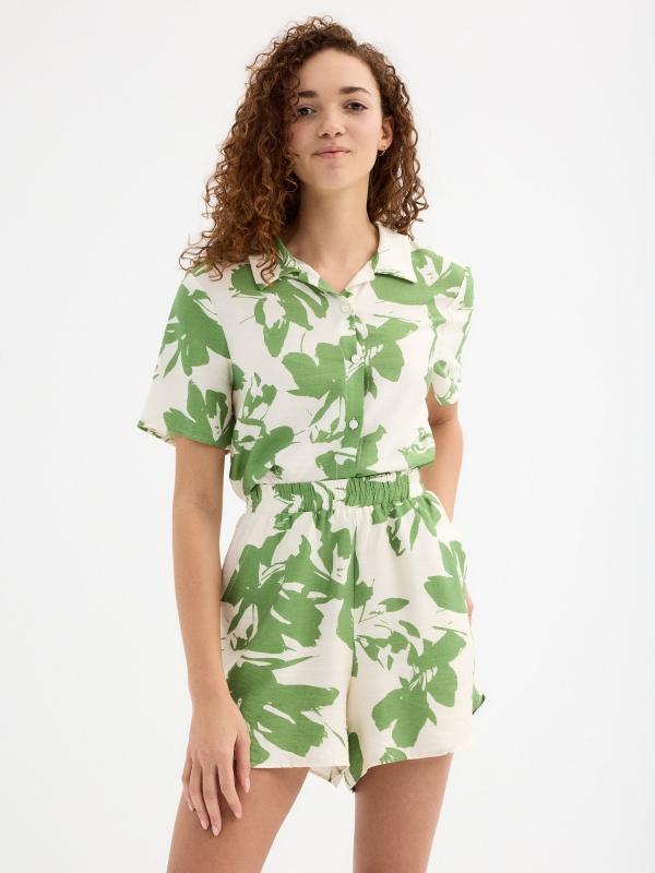 In side Pantalón corto fluido estampado