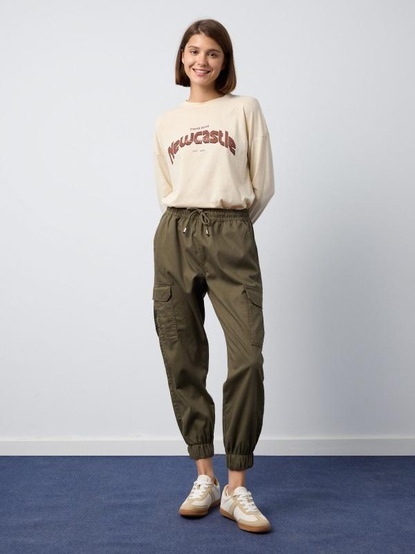 In side Pantalón jogger cargo high rise