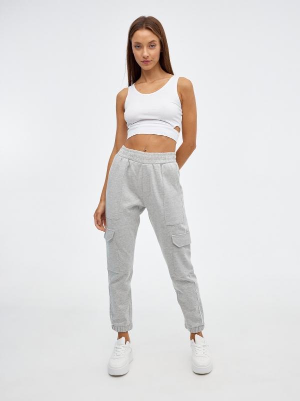 In side Pantalón jogger cargo multibolsillos