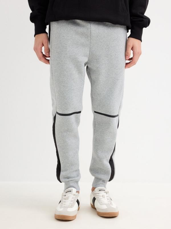 In Side Pantalón Jogger Deportivo Gris Gráficos