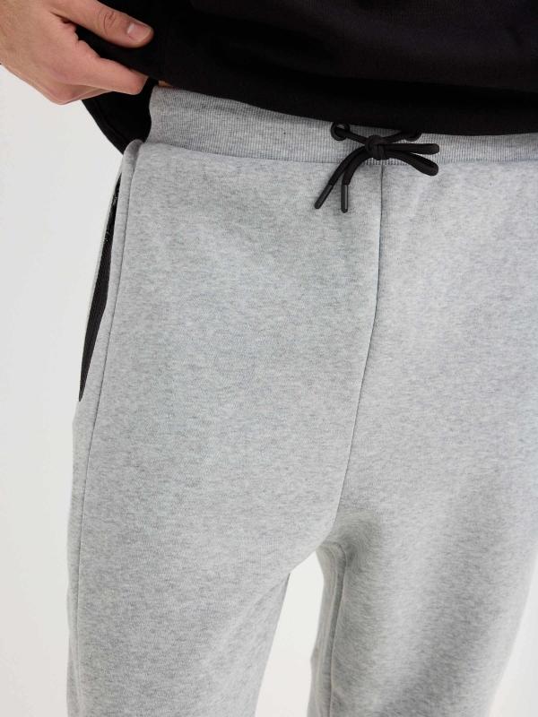 In Side Pantalón Jogger Deportivo Gris Gráficos