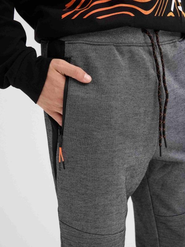 In Side Pantalón Jogger Gris Combinado