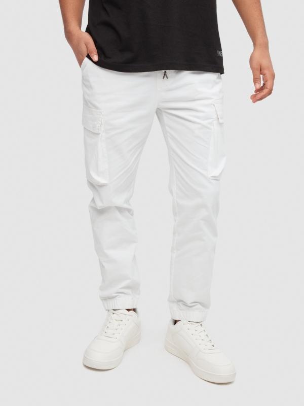In Side Pantalón Jogger Multibolsillos