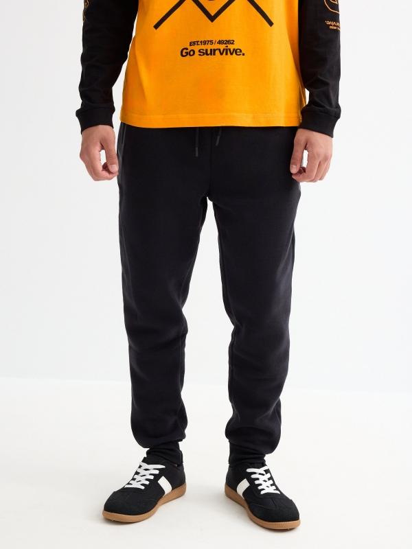 In Side Pantalón Jogger Negro Bolsillos