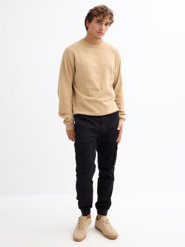 In side Pantalón jogger perneras con bolsillos