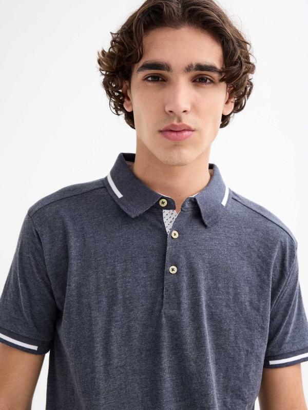 In Side Polo Casual Gris Oscuro