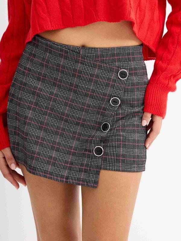 In Side Skort De Cuadros Con Botones
