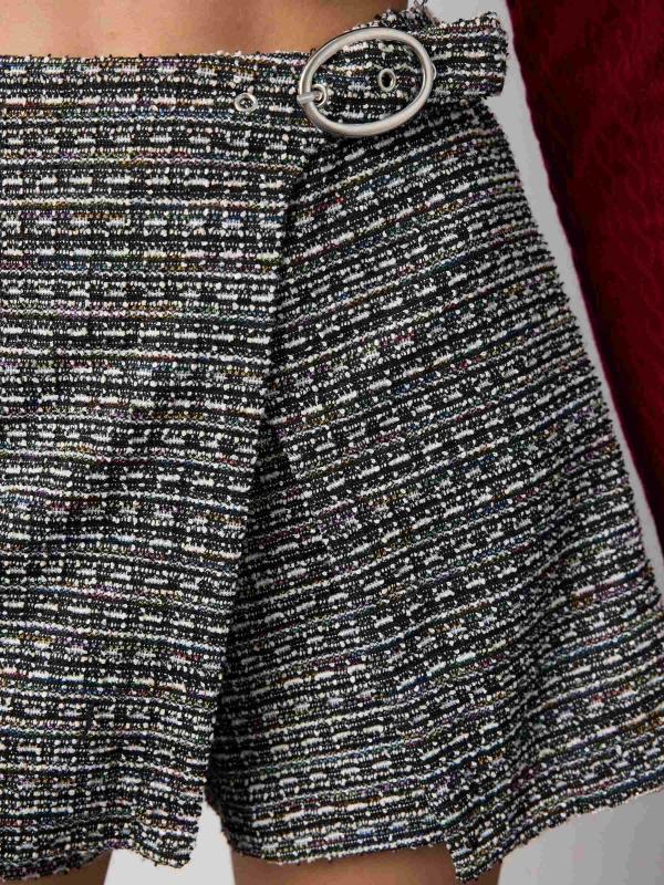 In Side Skort De Tweed Con Hebilla