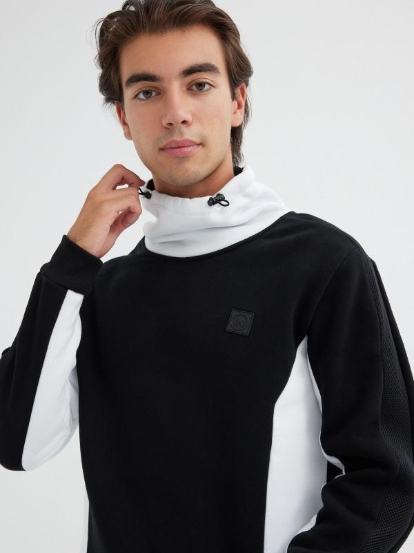In Side Sudadera Color Block Cuello Fluido