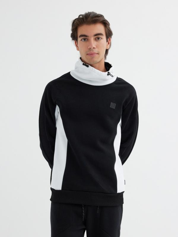 In side Sudadera color block cuello fluido