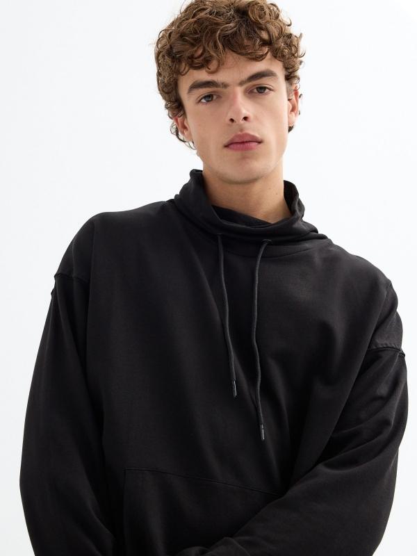 In Side Sudadera Con Cuello Negra