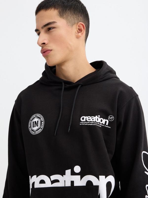 In Side Sudadera Negra Estampada Capucha