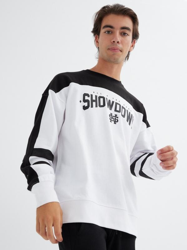 In Side Sudadera Showdown