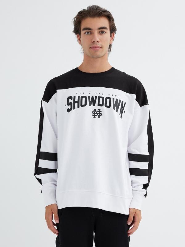 In Side Sudadera Showdown