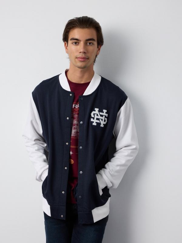 In side Sudadera University