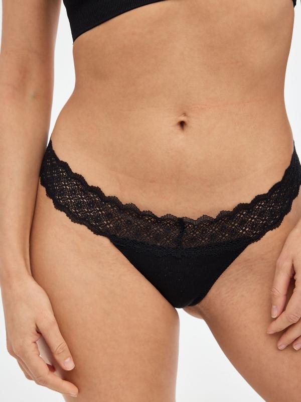 In Side Tanga Encaje Negro