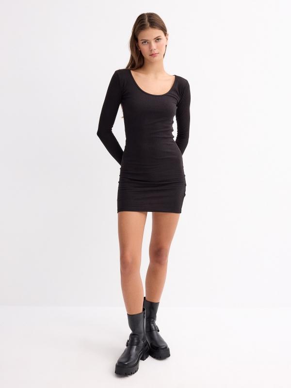 In Side Vestido Negro Escote Redondo