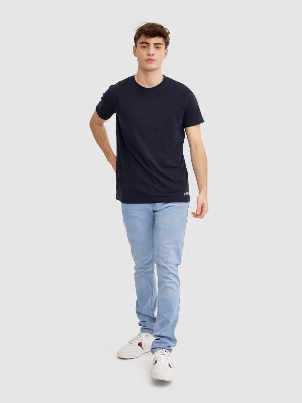 In side Jeans regular azul claro lavado tenue muslo