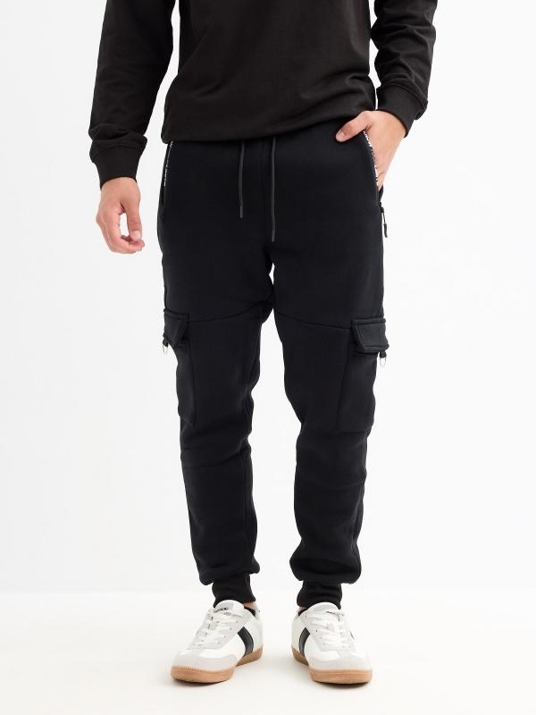 In Side Pantalón Jogger Deportivo Negro Multibolsillos