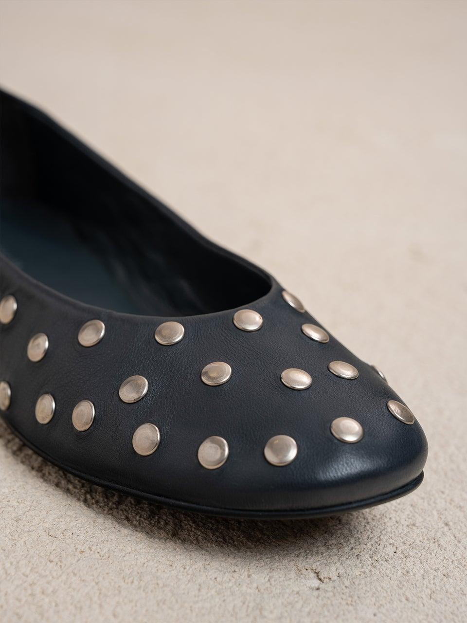 Indi & Cold BAILARINA PLANA TACHUELAS