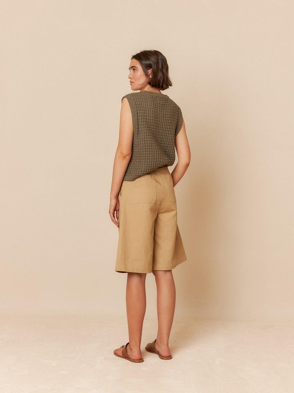 Indi & Cold BERMUDA GABARDINA DETALLES CONTRASTE