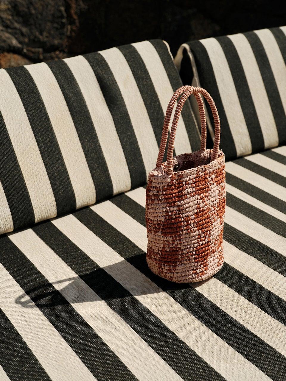 Indi & cold BOLSO BOMBONERA RAFIA