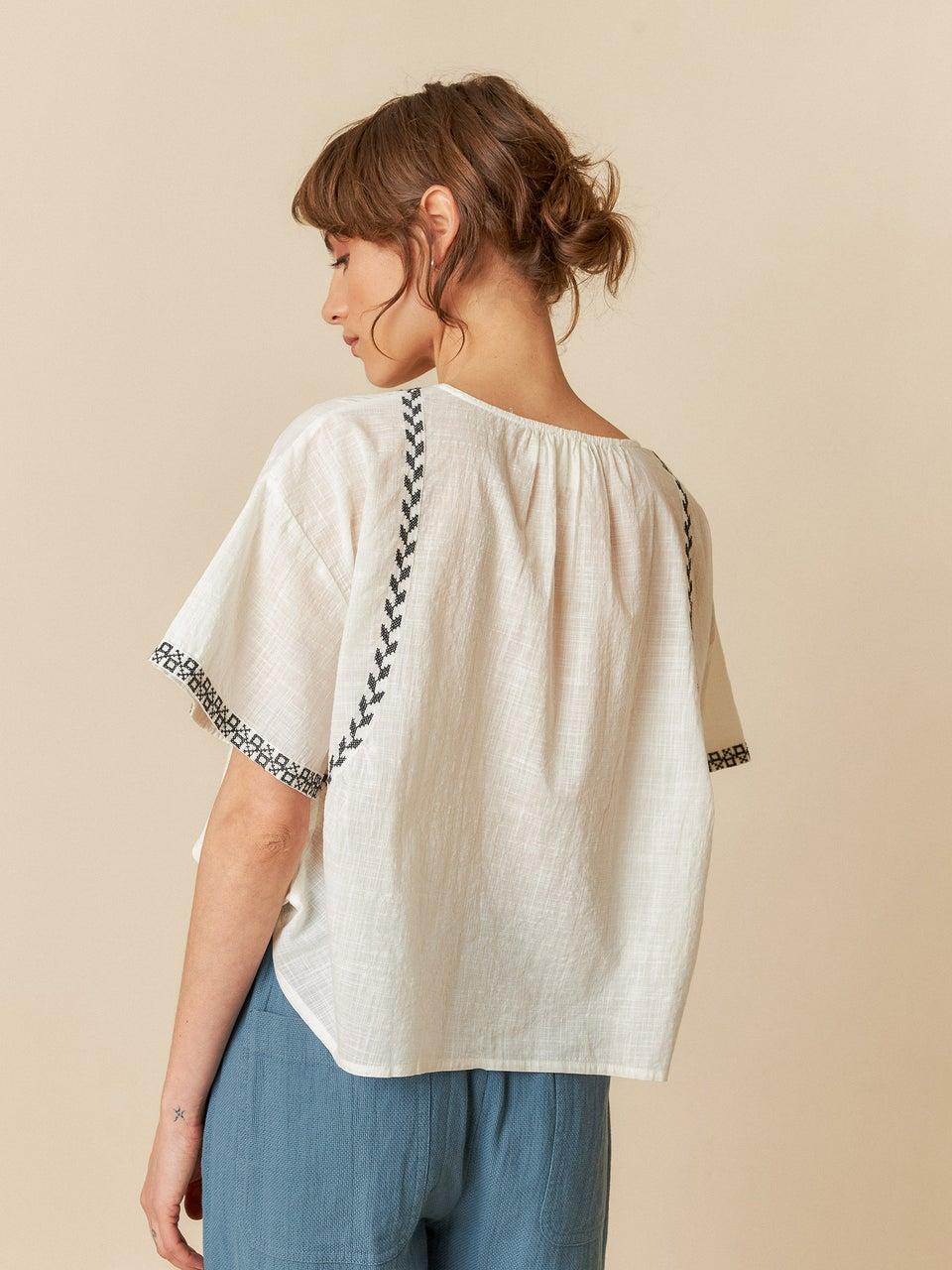 Indi & Cold CAMISA TRAPECIO BORDADA