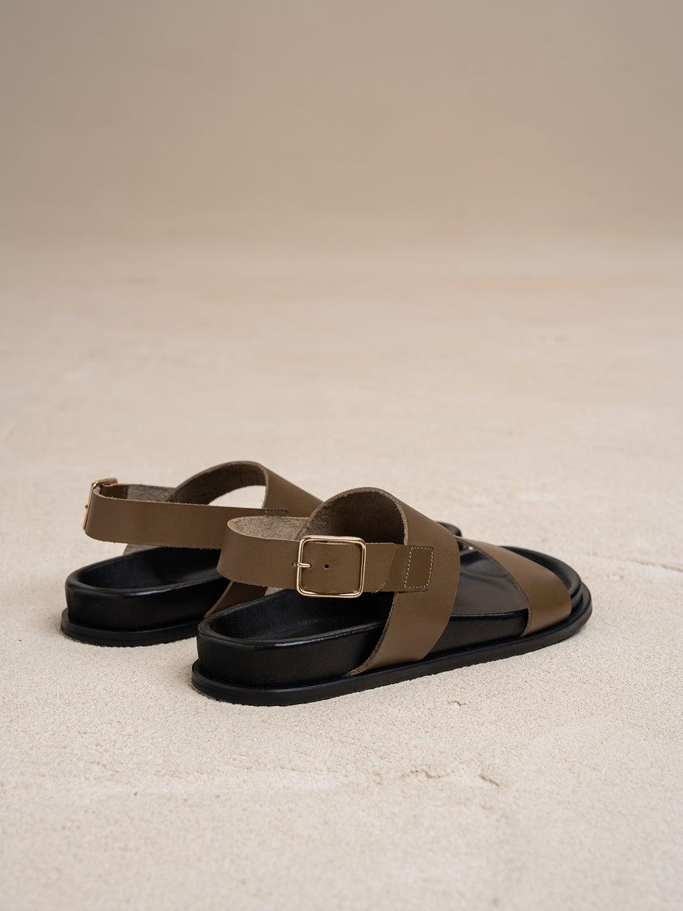 Indi & Cold SANDALIA PLANA HEBILLA