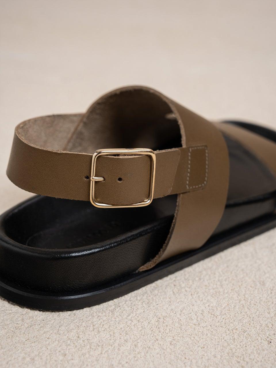 Indi & Cold SANDALIA PLANA HEBILLA