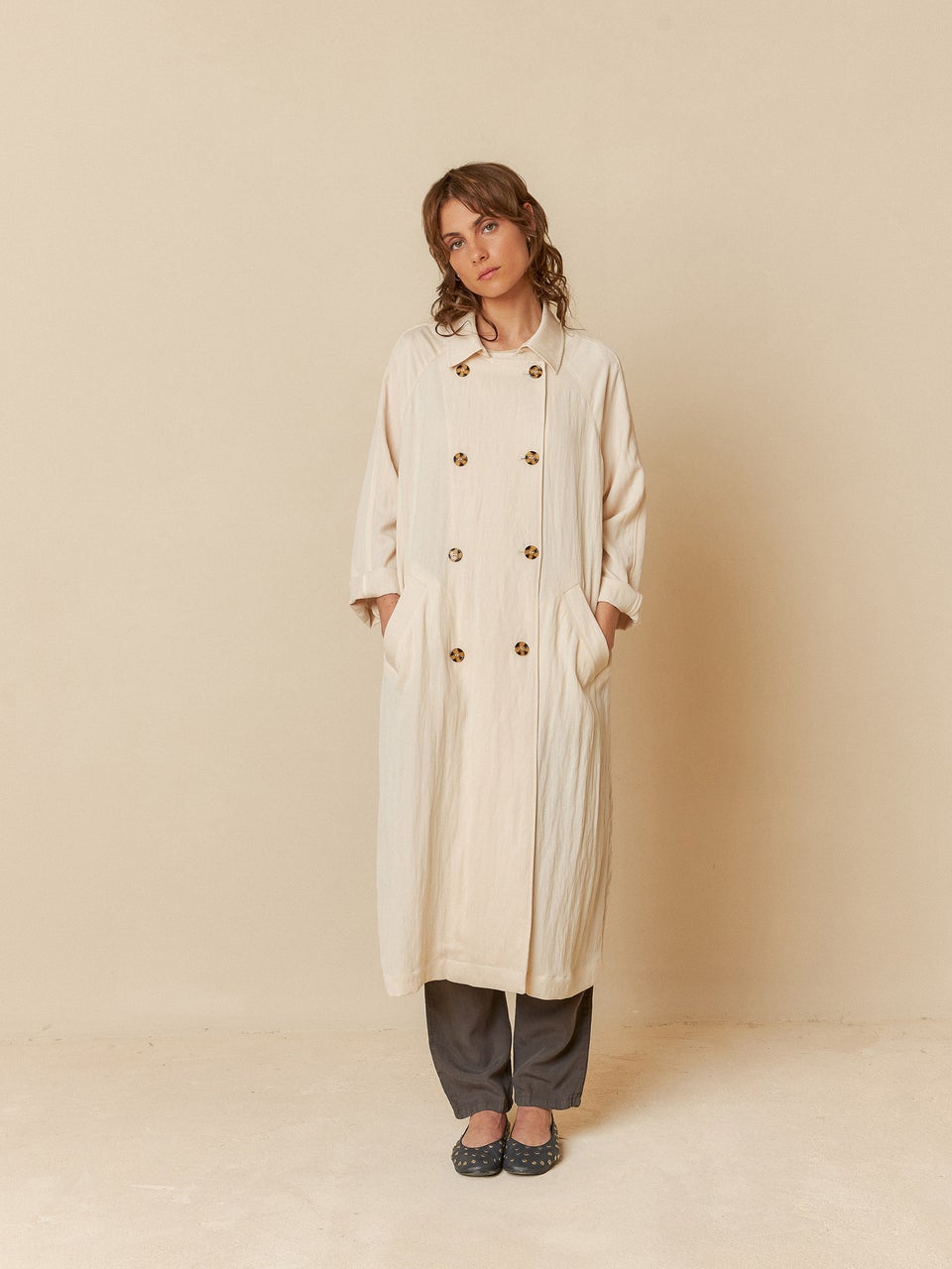 Indi & Cold TRENCH FLUÍDO SATINADO