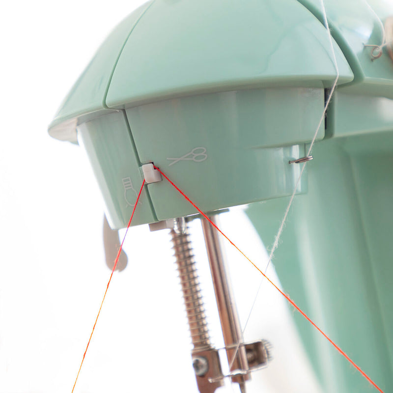 Innovagoods Mini Máquina De Coser Portátil Con LED Cortahílos Y Accesorios Sewny InnovaGoods
