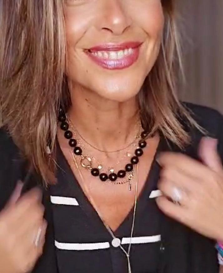 jolie jolie Collar piedras negras