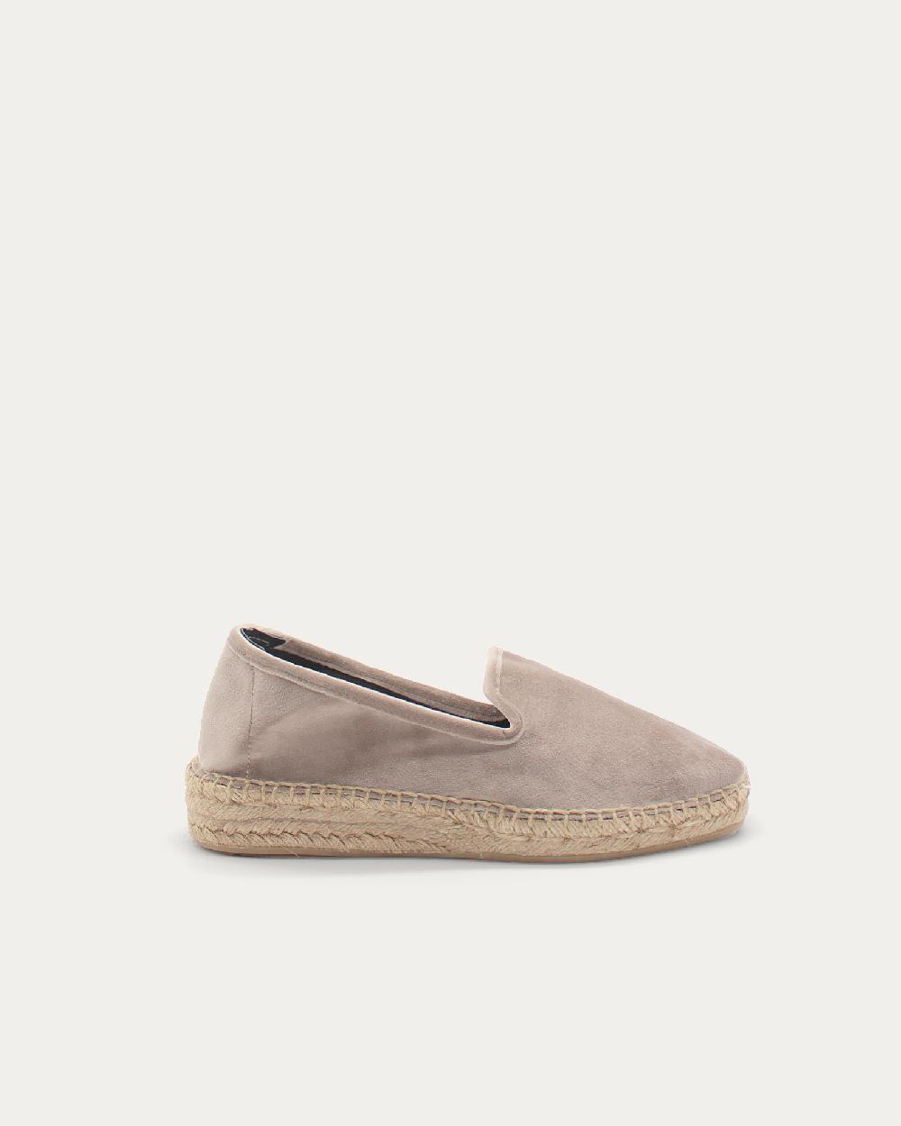 juncal aguirre Bailarina Aloia Humo