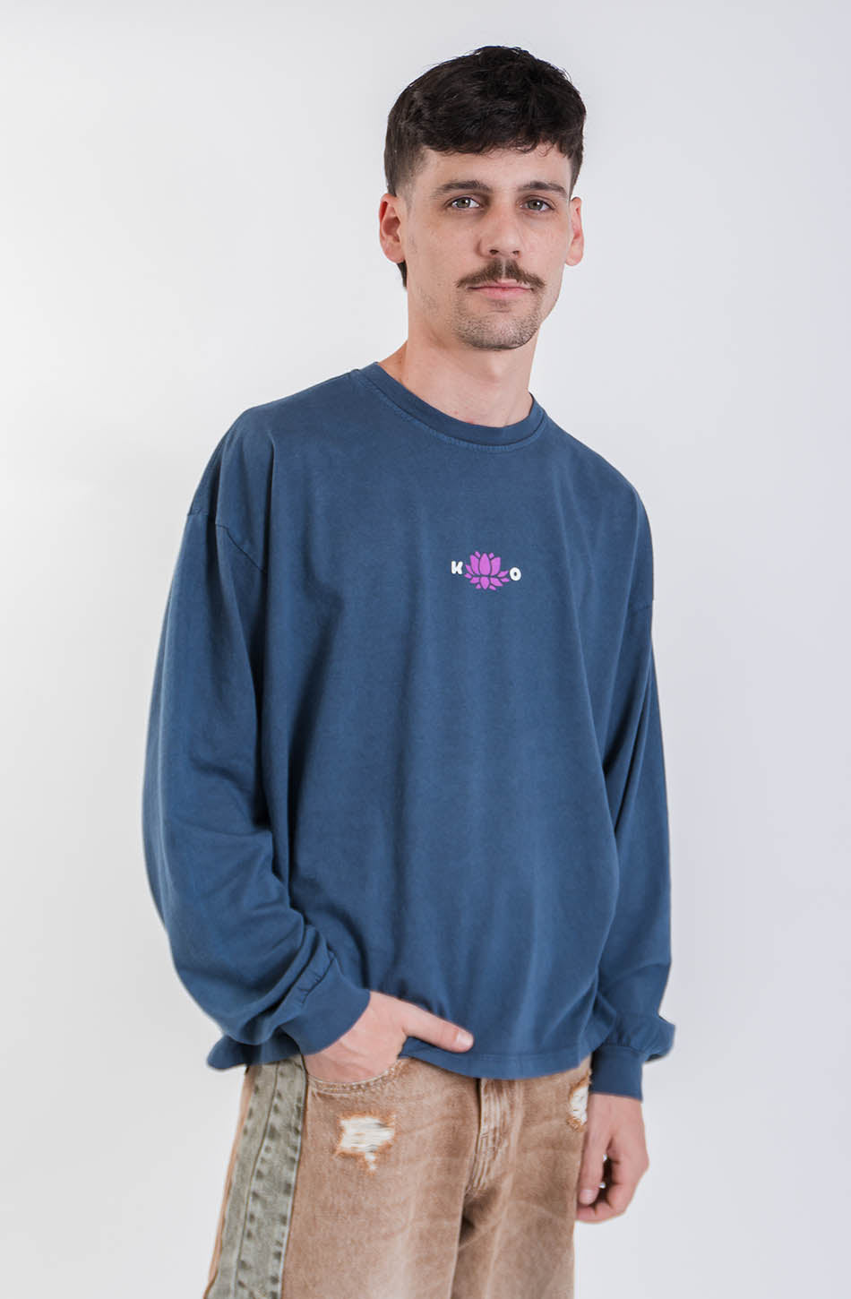 Kaotiko Camiseta Washed Lotus Door Navy