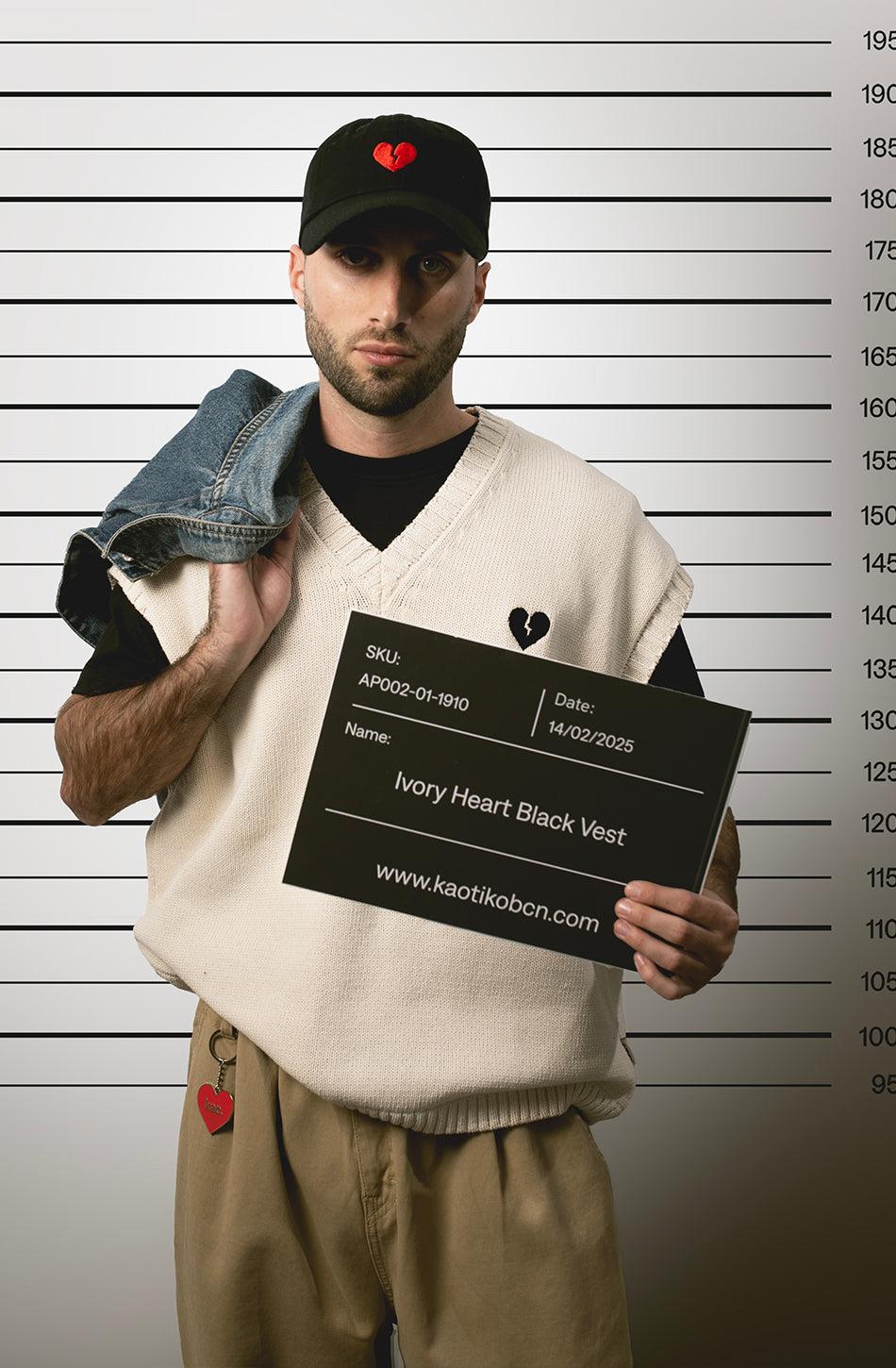 Kaotiko Chaleco Ivory Heart Black