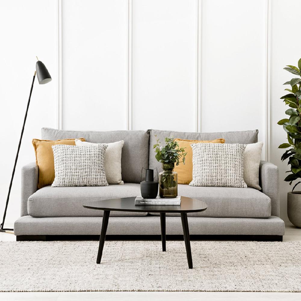 kenay home Mesa de centro triangular negra 85